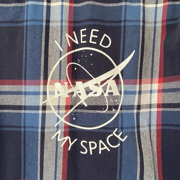 📍 Spikes & Seams Plaid Flannel Women’s Size Medium - Picture 2 of 4